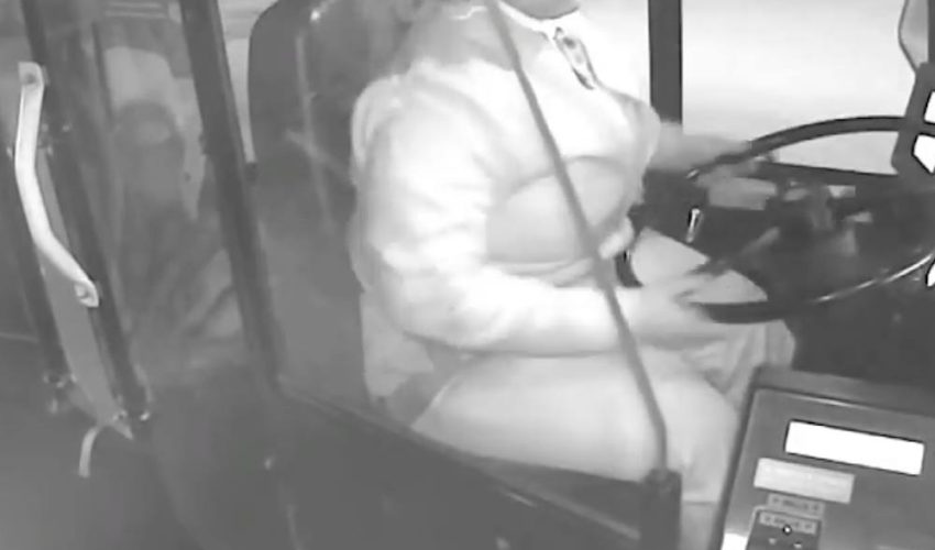 一個黑人女公車司機的善心舉動