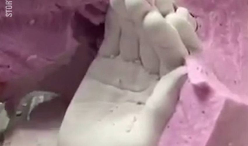 正畸醫生為他的孩子們的手做美麗的雕塑