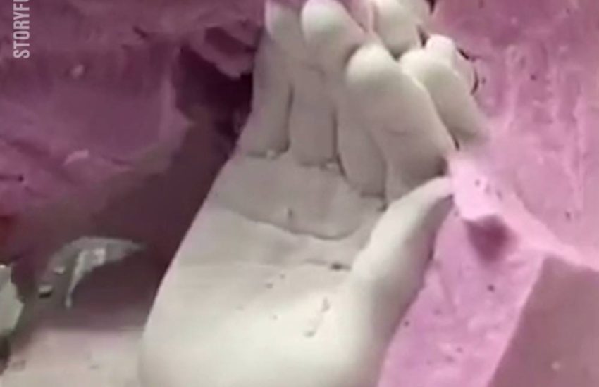 Orthodontist Makes Beautiful Sculpture Of His Children's Hands