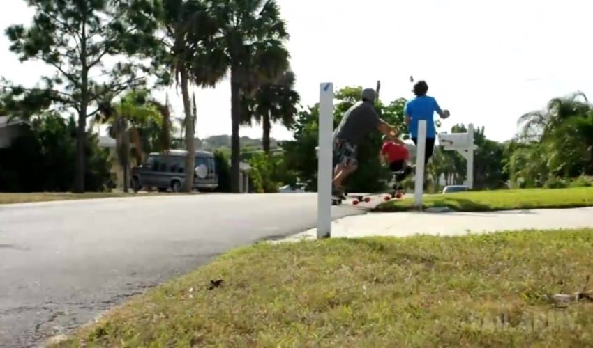 金髮男孩在郊區玩長版 Long Board  慘狀實錄