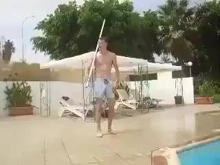 釣到人魚的感受 別人無法體會 游泳池釣人魚