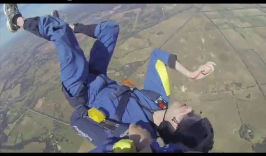 skydiving 突然遇到空氣亂流 極度鎮定！！
