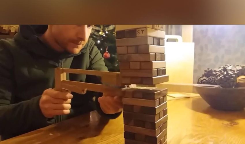 史上最認真對待疊疊樂遊戲的男人