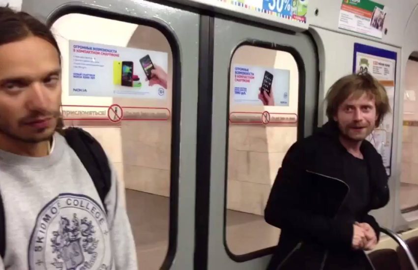 Literally the worst high five ever. Provided by: Viralvideouk