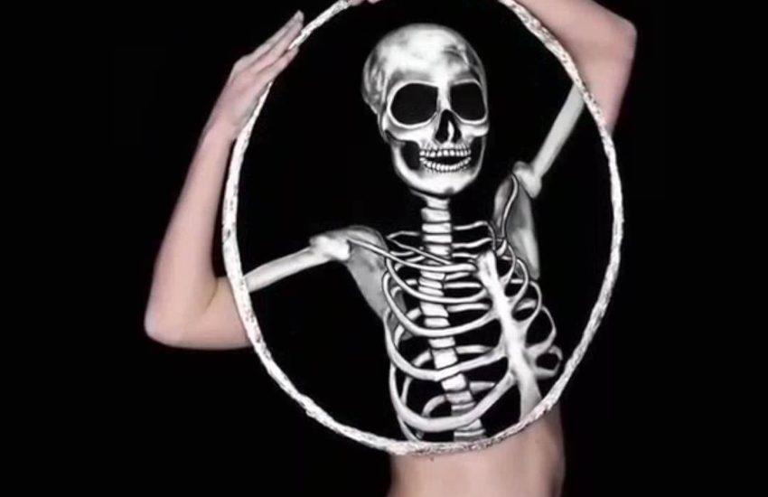 This girl's body paint skills are next level