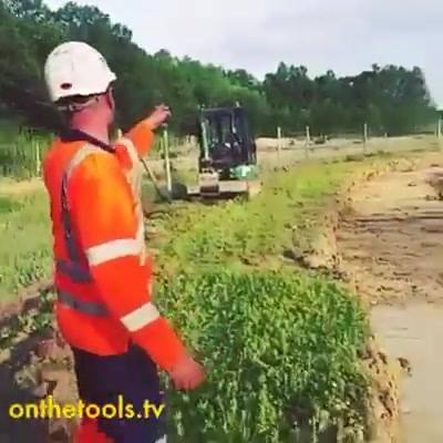 ‘好吧，丹’通過工具