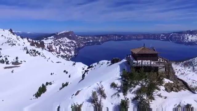 令人驚嘆的美國俄勒岡州火山口湖的無人機鏡頭由Viralvideouk提供