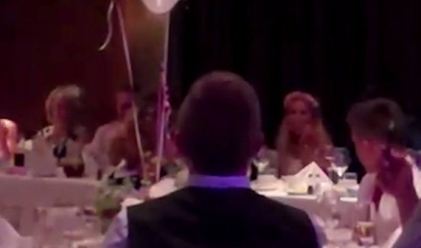 Lad的內心良知在婚禮演講中對他說話