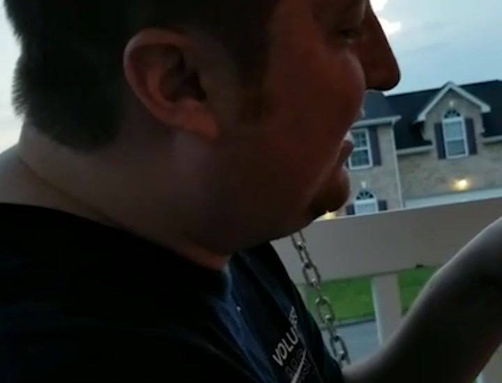 Wife Uses Baseball Cards To Tell Husband She's Donating A Kidn...