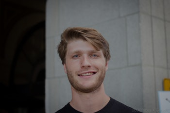 有些人是棒極了的舞者。其他人不是