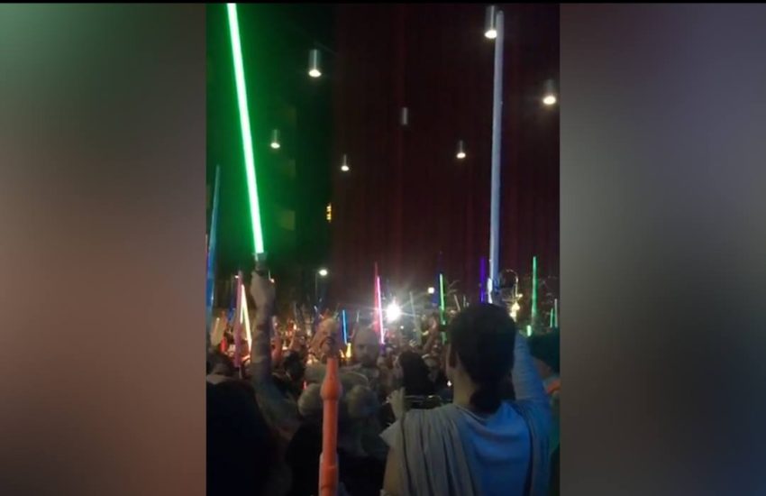 Star Wars fans pay tribute to Carrie Fisher