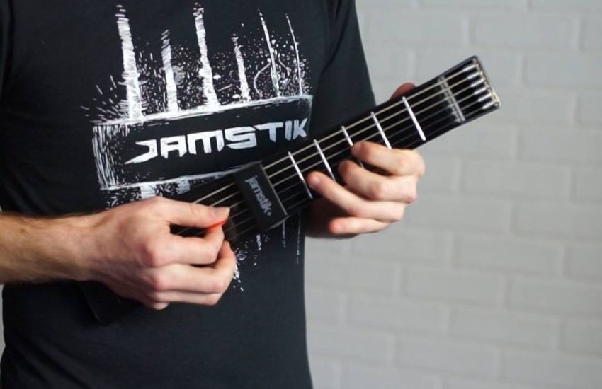 This wireless device teaches you how to play guitar