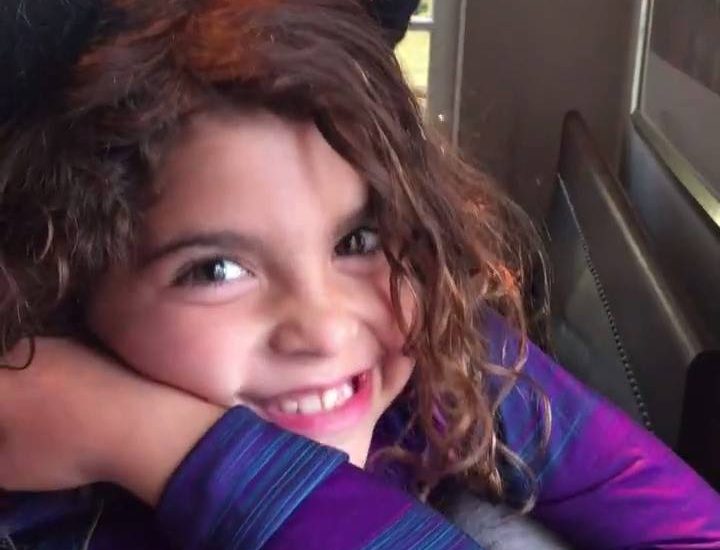 This little girl saw someone in need of food, so she gave her dinner to him <3 via - JukinMedia