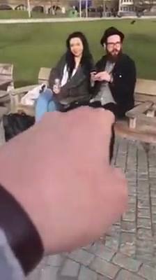 觸摸人的鬍鬚……感謝：傑克瓊斯電視