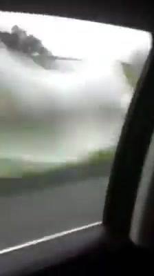 當你將避孕套放在窗外時會發生這種情況感謝：亞當貝茨