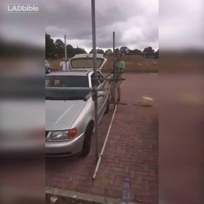 這些小伙子搭建了他們的伴侶車