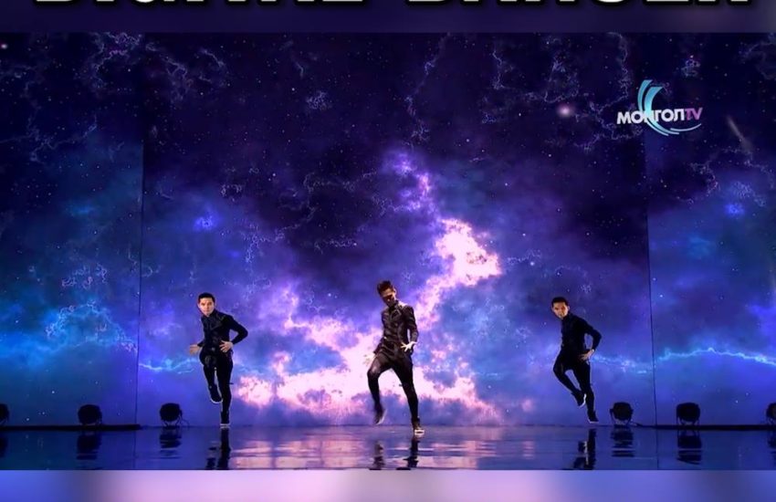 Dancer Wows Judges With Choreographed Animations