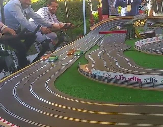 Slotcar Racing看起來很好