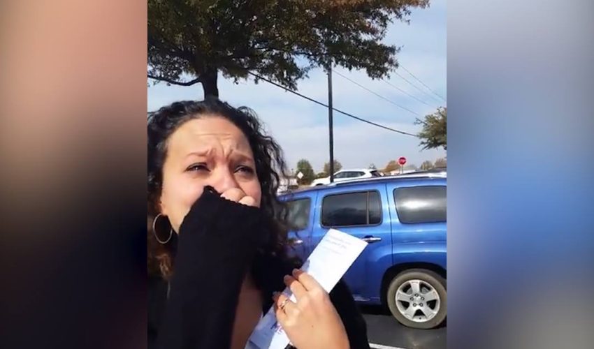 他用夢想的汽車讓他的妻子感到驚訝