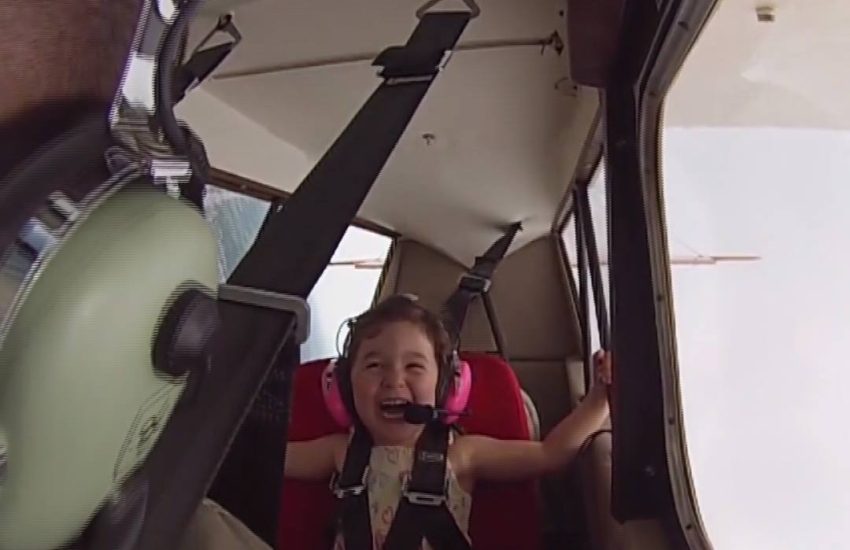 Dad takes 4-year-old daughter on her first aerobatic flight