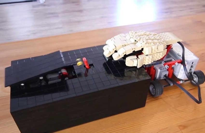 Ultra Intense Lego Robot Battle