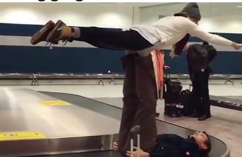 How to pass time at the baggage reclaim